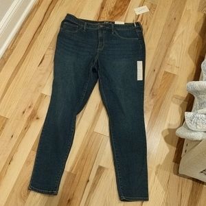 Universal thread high-rise jegging